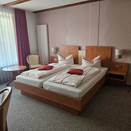 Hotel Zur Krone Хассельфельде Экстерьер фото