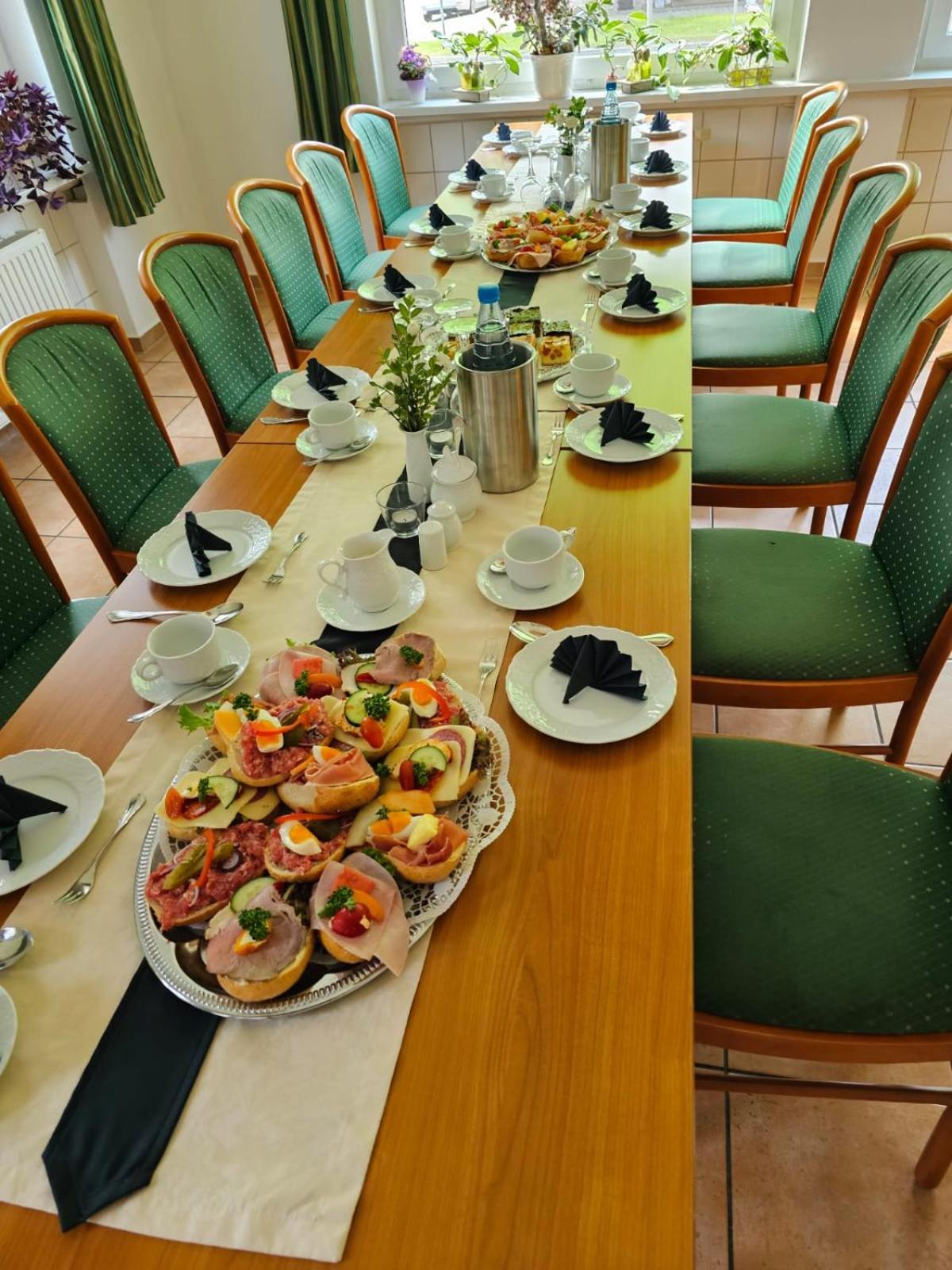 Hotel Zur Krone Хассельфельде Экстерьер фото