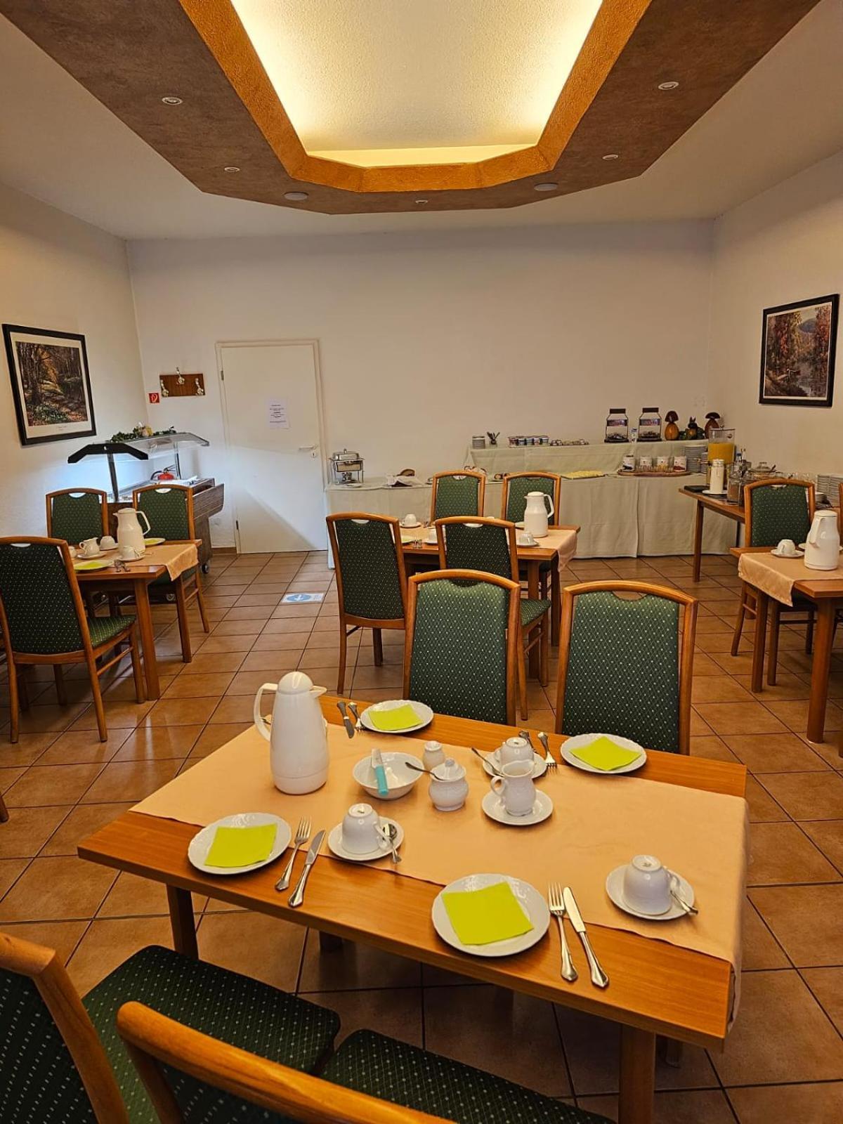 Hotel Zur Krone Хассельфельде Экстерьер фото