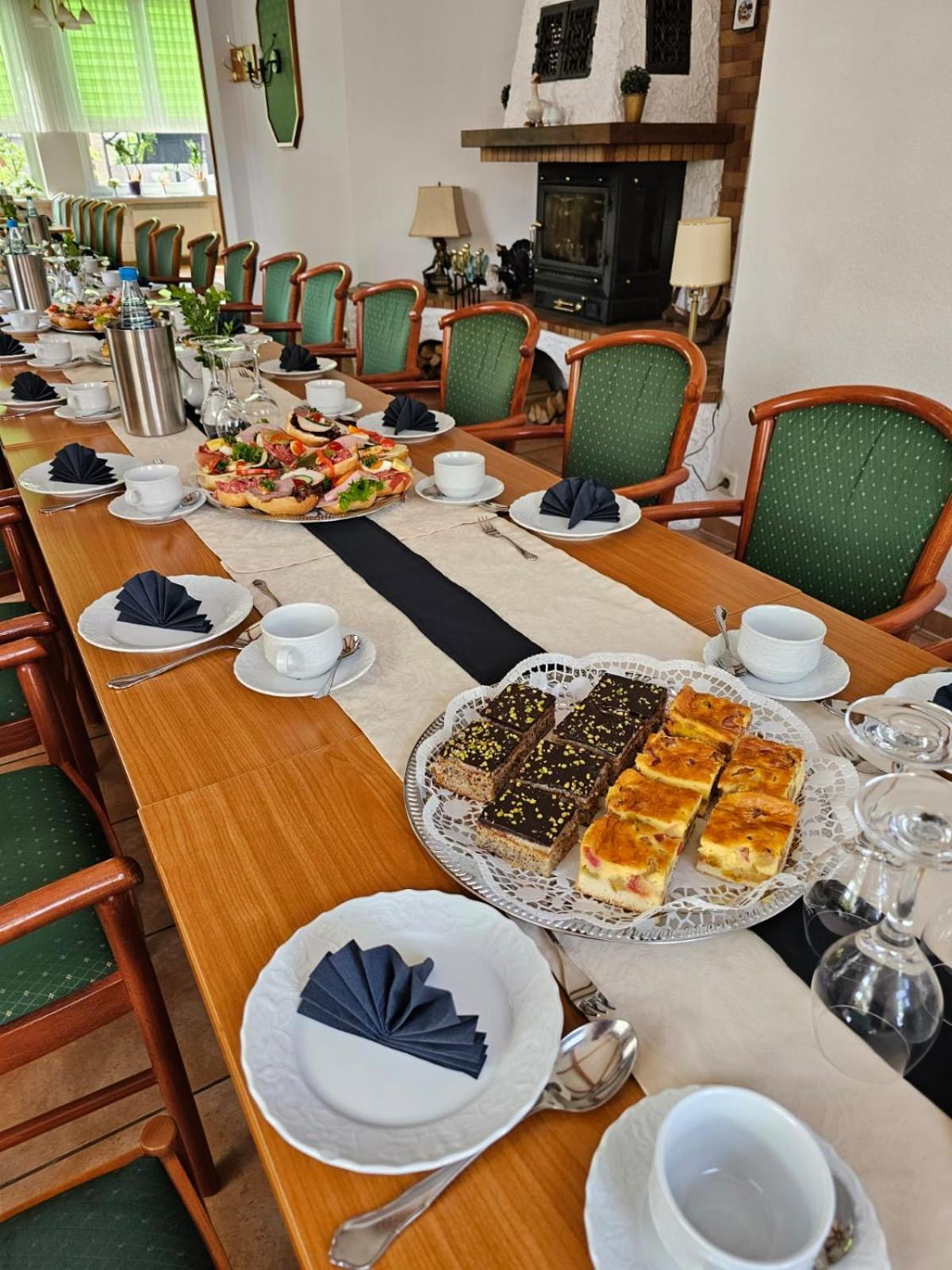 Hotel Zur Krone Хассельфельде Экстерьер фото