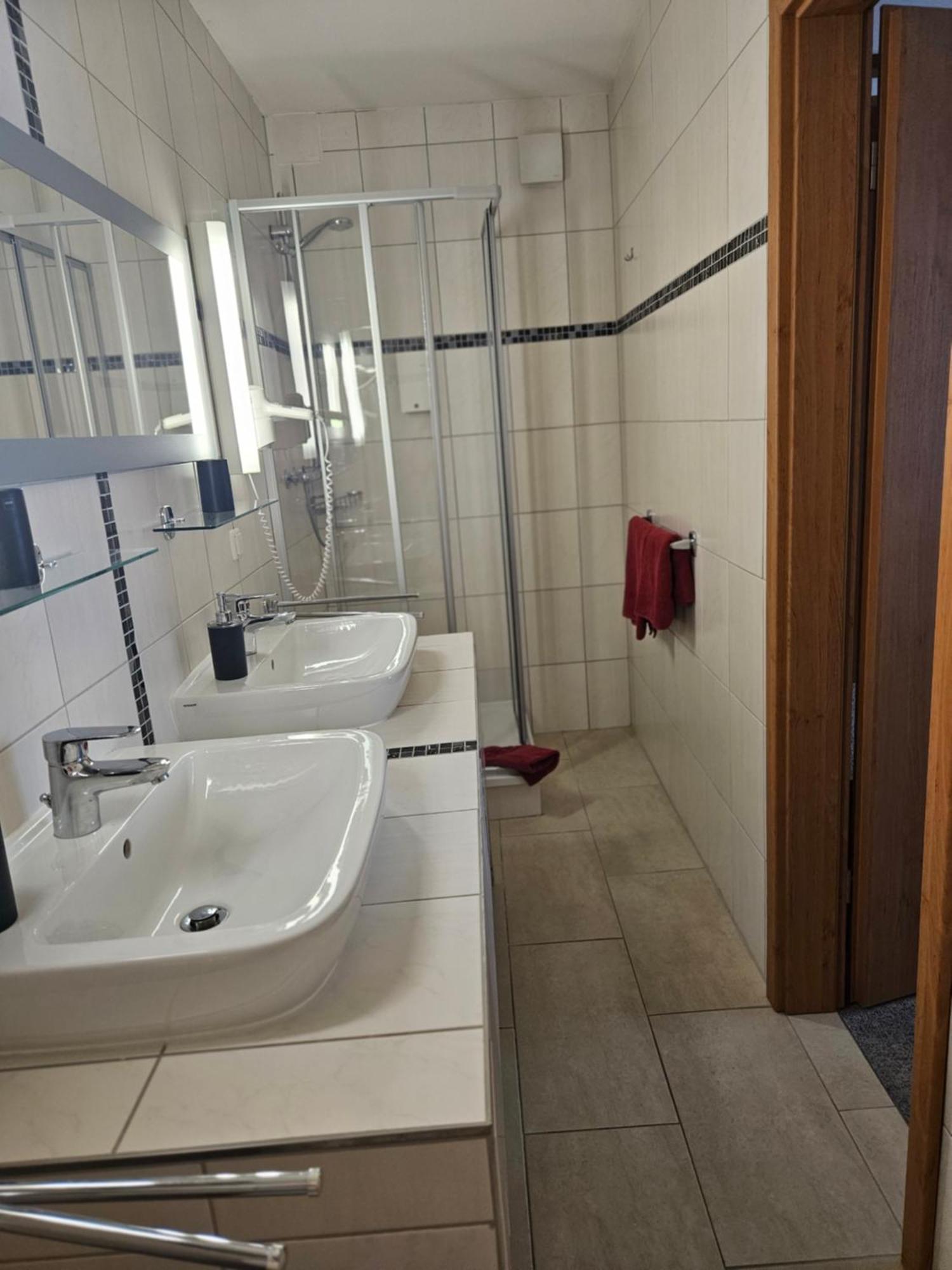 Hotel Zur Krone Хассельфельде Экстерьер фото