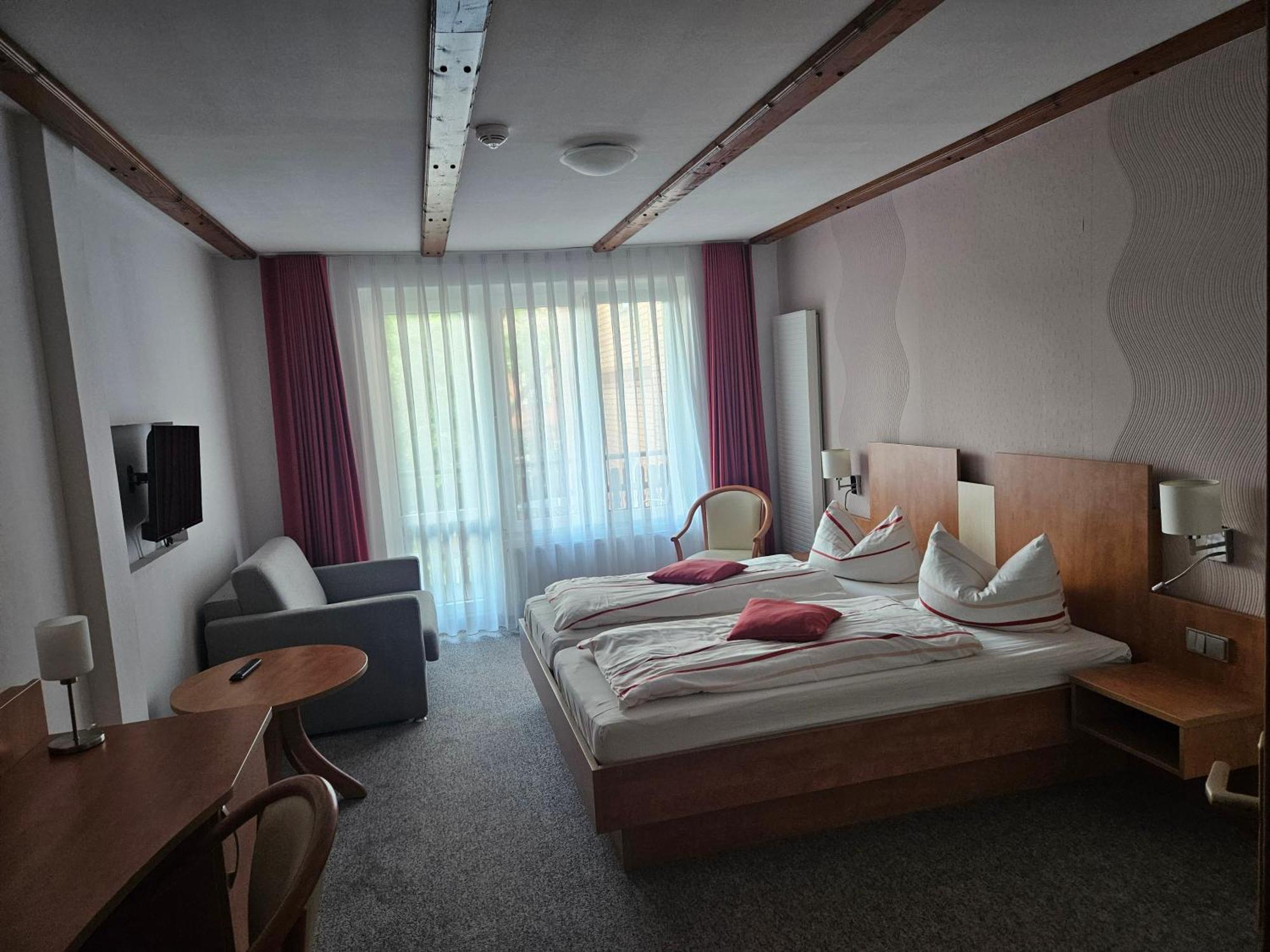 Hotel Zur Krone Хассельфельде Экстерьер фото